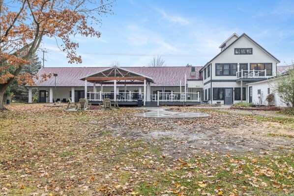 Exterior - Blue Star #4 Location, Location 12 person hot tub! (Douglas)