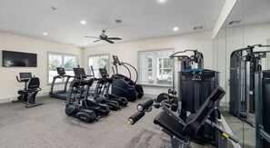 Fitness facility - 3-bedroom apartment in terrific Surf City with fitness room, WiFi (Surf City)