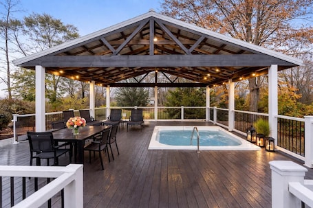Outdoor dining. Blue Star #7 Location, Location 12 person hot tub!