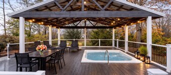 Blue Star apt Location, Location 12 person hot tub