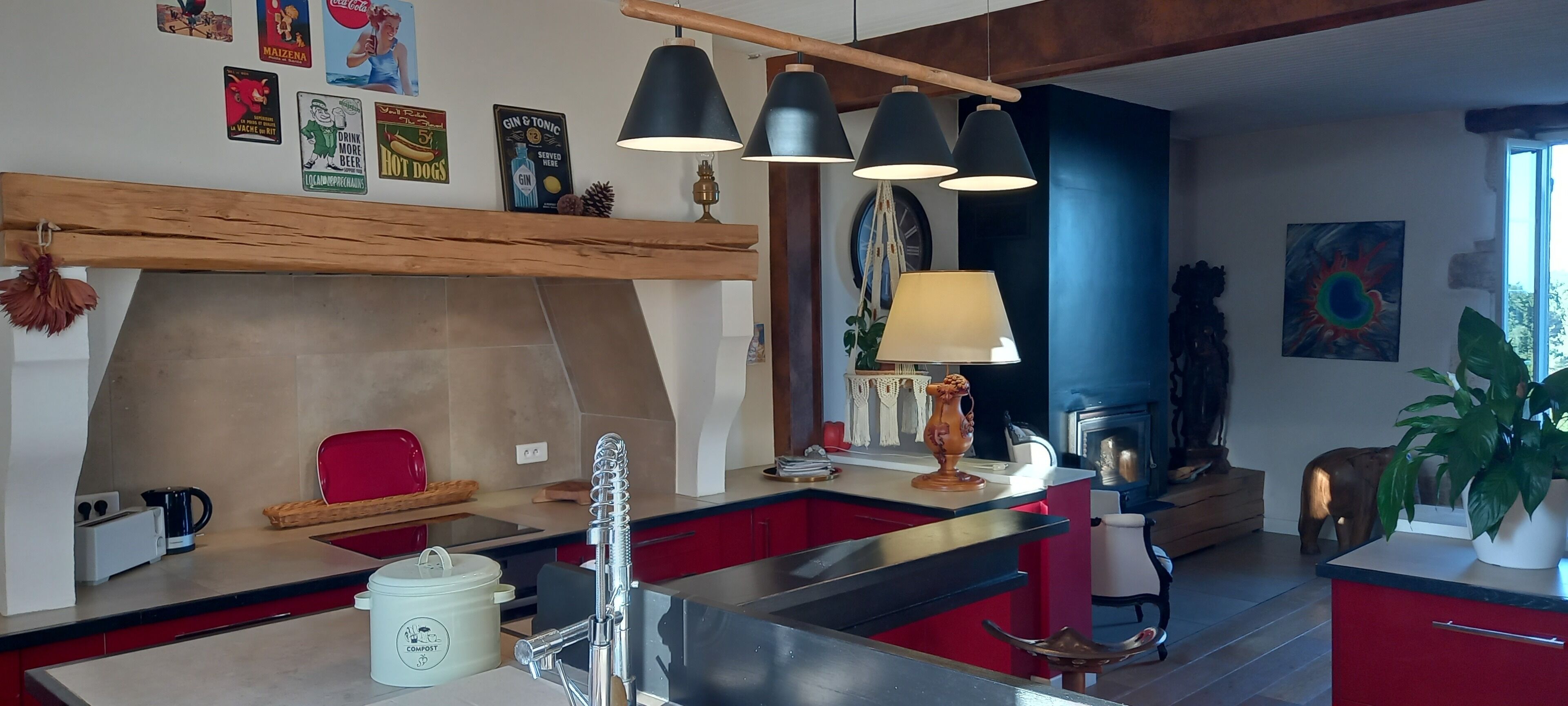 Geladeira, micro-ondas, fogão, cooktop