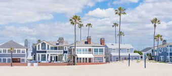 Modern 6BR Home w/ Three Large Patios & Central Location, One House from the Beach