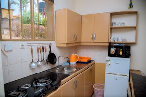 Classic Apartment, Hill View | Private kitchen | Microwave, stovetop, cookware/dishes/utensils - Vista Safaris Apartment (Kigali)