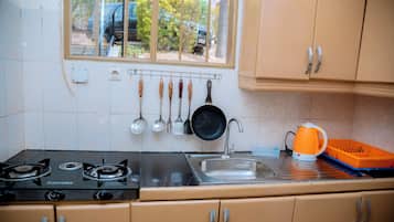 Classic Apartment, Hill View | Private kitchen | Microwave, stovetop, cookware/dishes/utensils