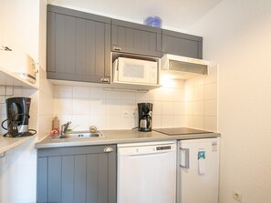 Kühlschrank, Mikrowelle, Geschirrspüler