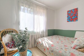 Iron/ironing board, travel cot, free WiFi, bed sheets