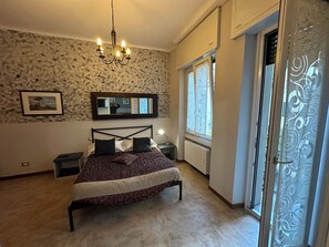 2 slaapkamers, een strijkplank/strijkijzer, wifi, beddengoed