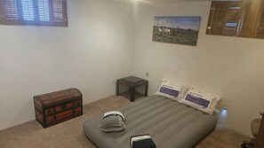 4 bedrooms, iron/ironing board, bed sheets