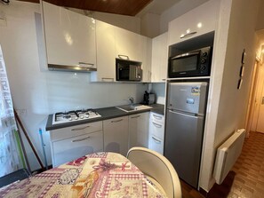 Refrigerador, microondas, horno y lavavajillas 