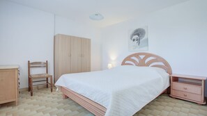 1 bedroom, iron/ironing board