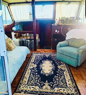 Cabin, Balcony, Bay View | Living area