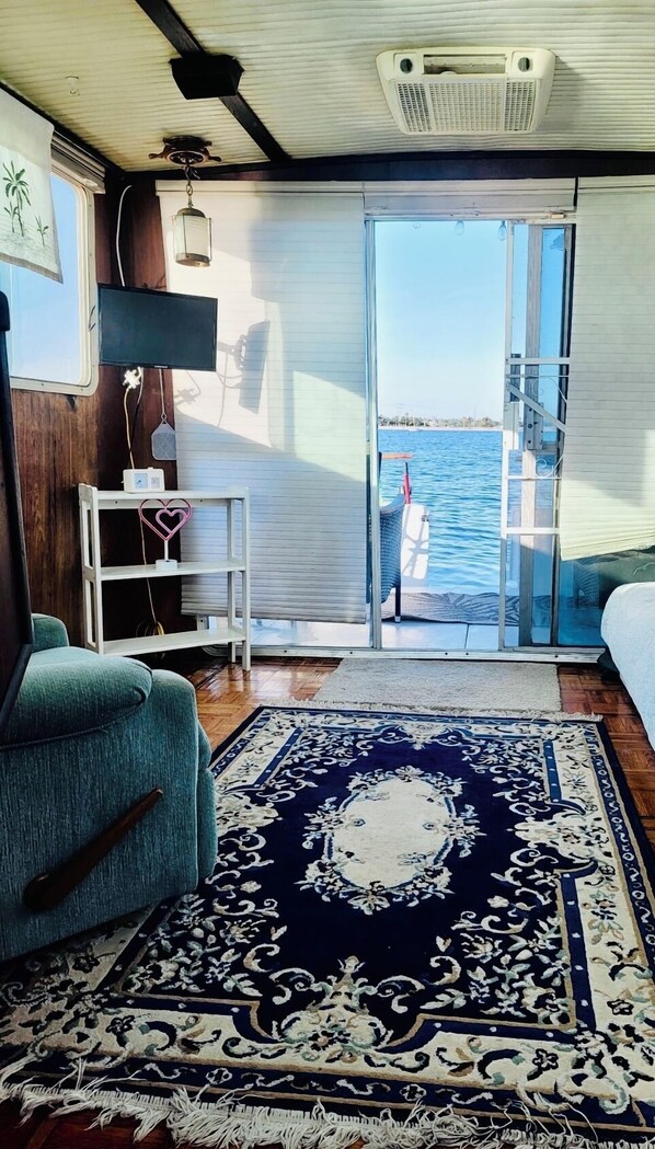 Cabin, Balcony, Bay View | Living area