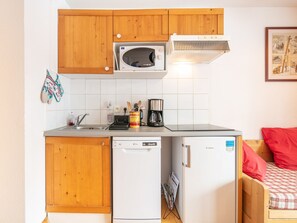 Fridge, microwave, dishwasher, coffee/tea maker