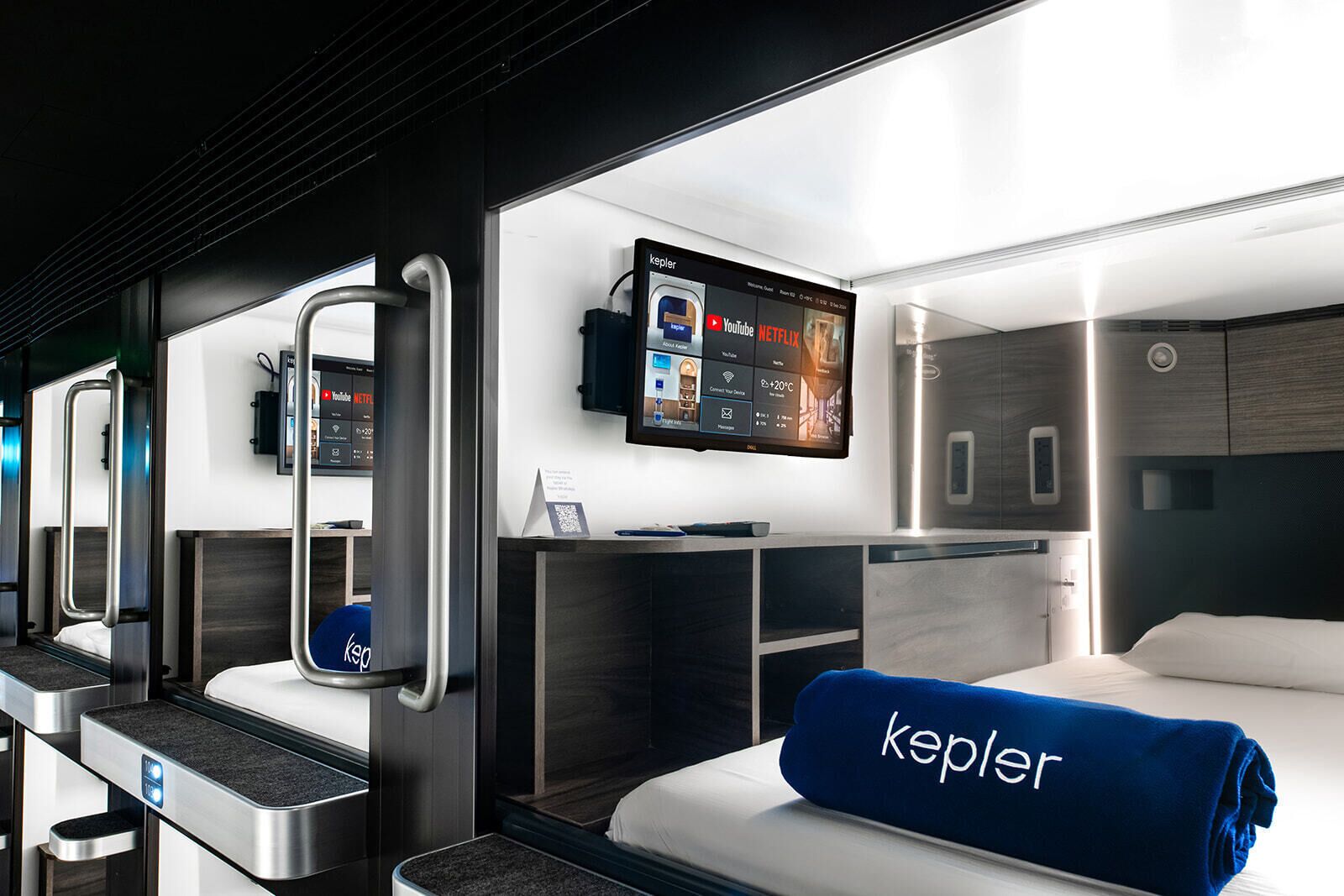 Ropa de cama de alta calidad, camas con efecto memoria y escritorio 