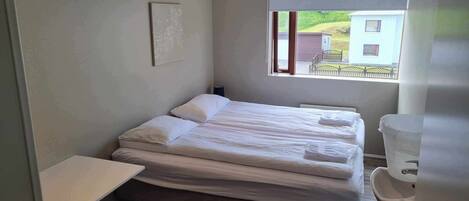 Basic Double or Twin Room, Mountain View | Soundproofing, free WiFi