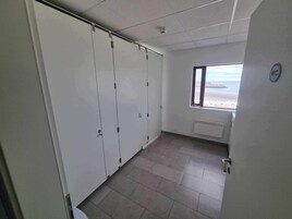 Handklæði, sápa, sjampó, salernispappír