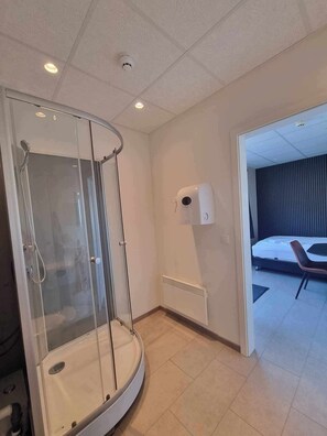 City Double Room | Soundproofing, free WiFi - Vid hafid Guesthouse (Ólafsvík)