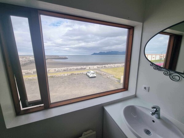 Towels, soap, shampoo, toilet paper