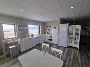 大冰箱、微波炉、烤箱、炉灶