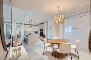 Condo, nhiều giường (Amrit Resort - 2 BR Oceanfront Condo ) | Khu ăn uống