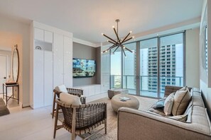 คอนโด, หลายเตียง (Amrit Resort - 2 BR Oceanfront Condo ) | บริเวณนั่งเล่น