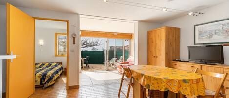 1 bedroom, iron/ironing board