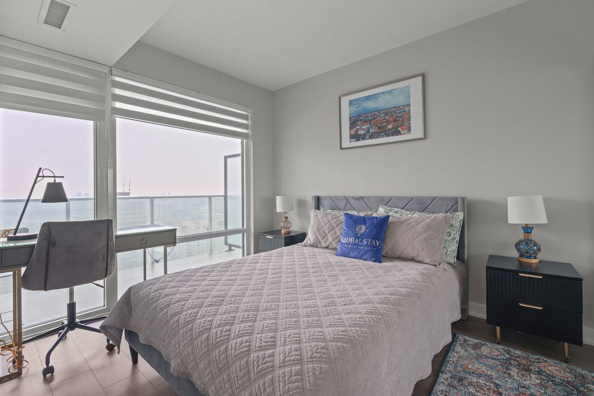 Apartamento familiar, varias camas, cocina, vistas a la ciudad | Escritorio, cunas (de pago), wifi gratis y decoración individual
