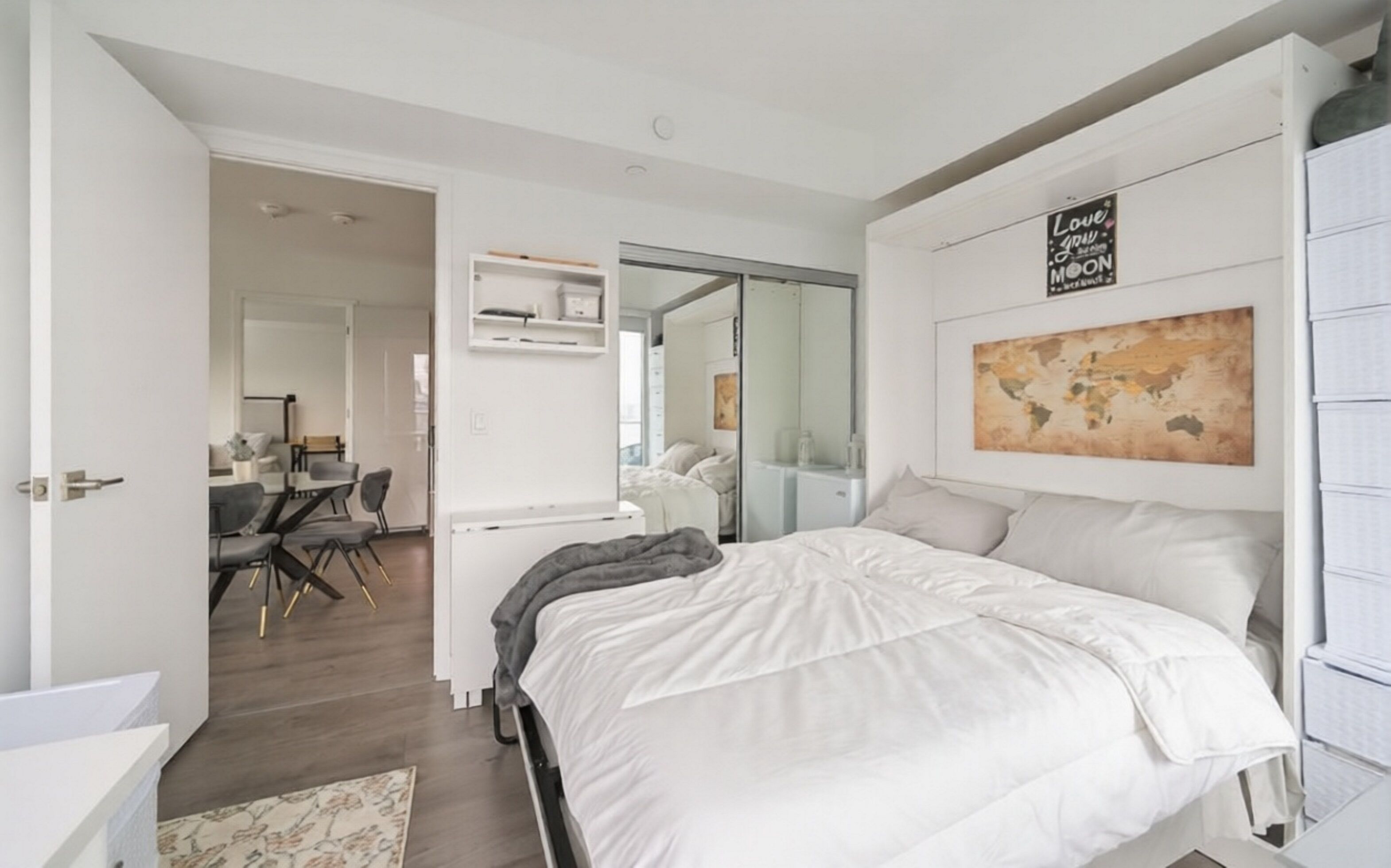 Appartement supérieur, 3 chambres, balcon, vue sur la ville | Décor unique, ameublement unique, bureau