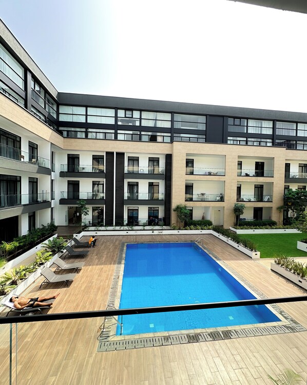 Pool - Embassy Gardens one bedroom (Accra)