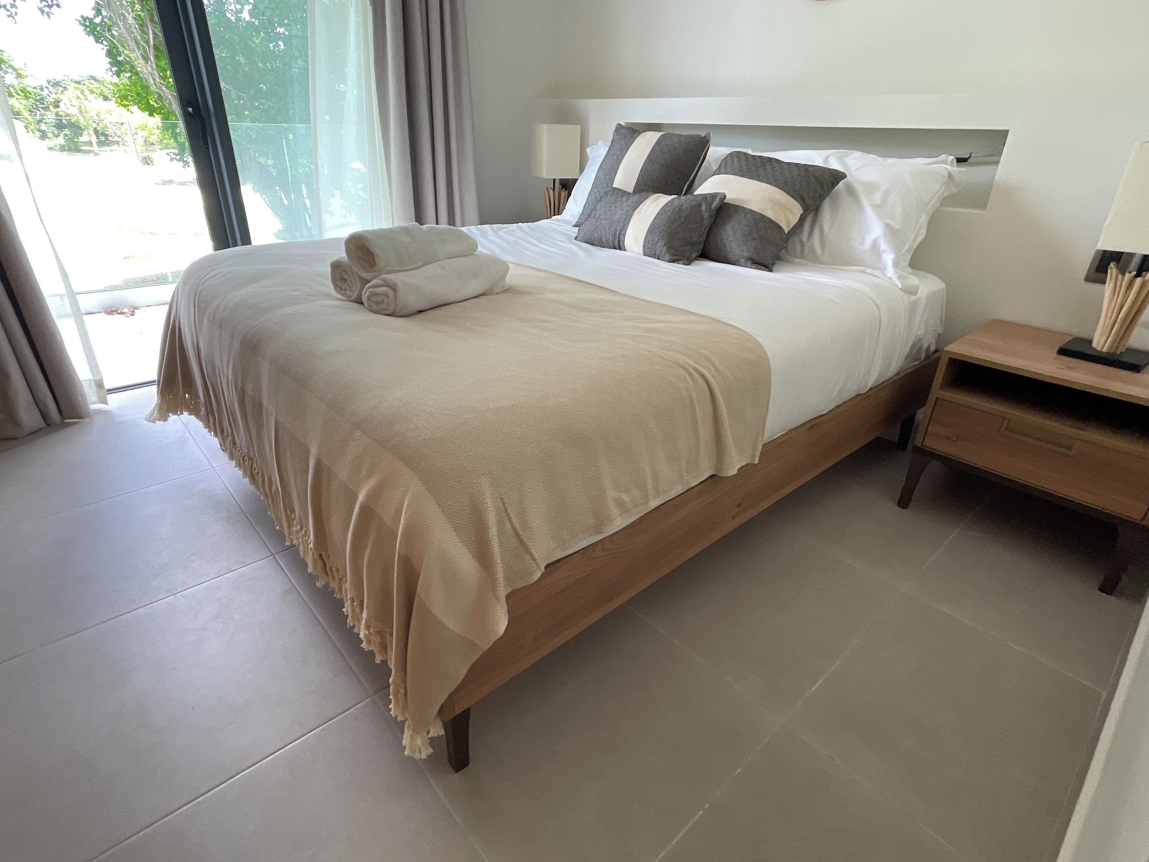 3 bedrooms, iron/ironing board, WiFi, bed sheets