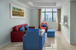 Minibar, in-room safe, desk, laptop workspace - Wyndham Grand Phnom Penh Capital  (Phnom Penh)