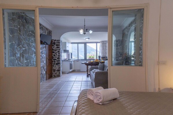 1 chambre, fer et planche Ă repasser, Wi-Fi gratuit, draps fournis