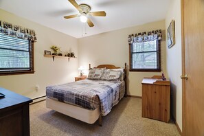 3 bedrooms, iron/ironing board, travel crib, free WiFi