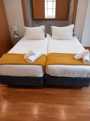 Apartment, Balcony, City View | Living area - Belomont6 Apartments (Porto)