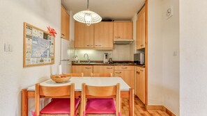 Fridge, microwave, oven, coffee/tea maker