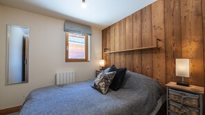 3 bedrooms, iron/ironing board