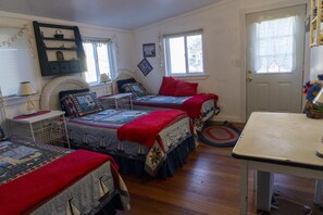 5 bedrooms, WiFi - 223 Walnut Ave. in Lakeside (Lakeside)