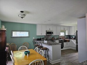 Fridge, microwave, oven, stovetop - 314 E. 3rd in Lakeside (Lakeside)