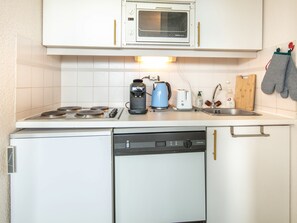 冷蔵庫、電子レンジ、オーブン、食器洗い機
