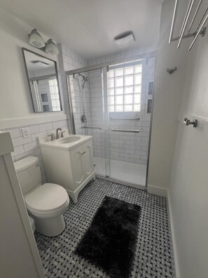 Bathroom - 344 Maple in Lakeside (Lakeside)
