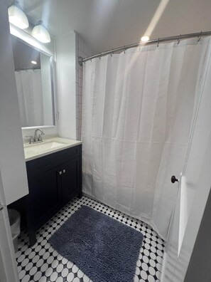 Bathroom - 344 Maple in Lakeside (Lakeside)