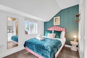 Iron/ironing board, travel cot, WiFi, bed sheets