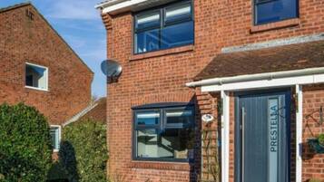 House, 3 Bedrooms, Patio | Front of property