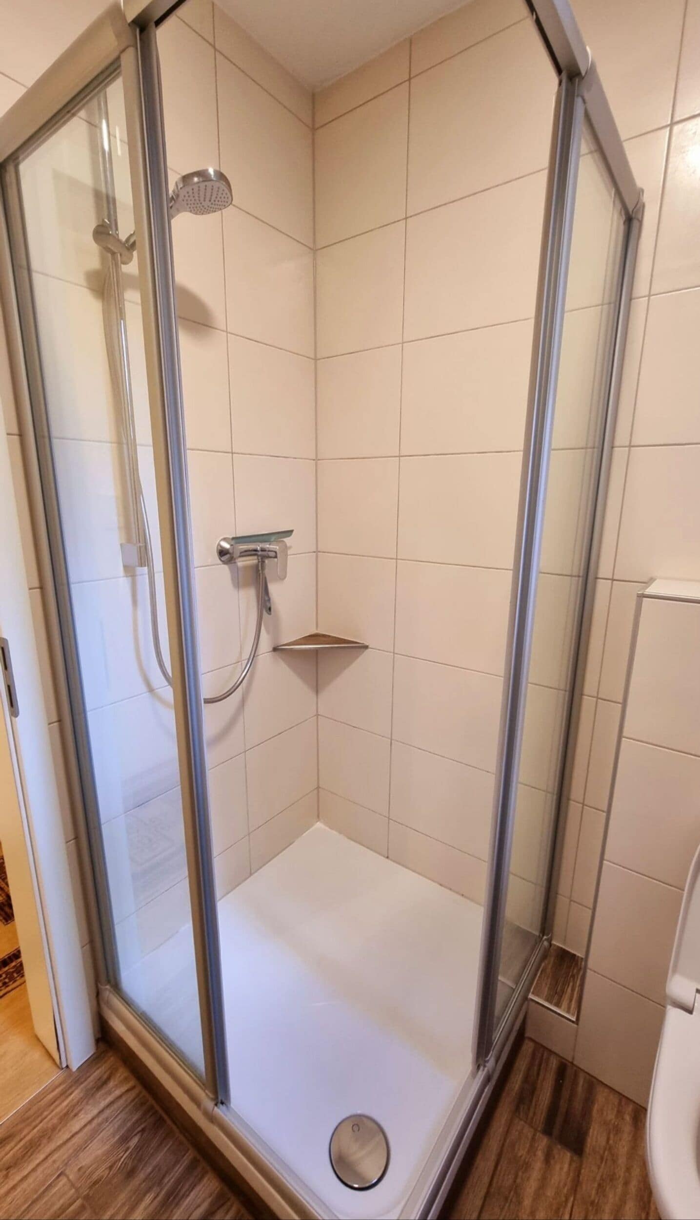 Douche, savon, papier toilette