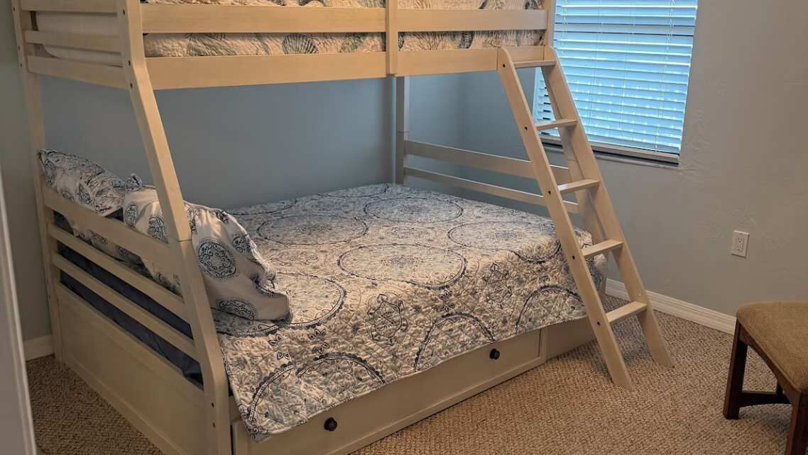 2 bedrooms, in-room safe, iron/ironing board, free WiFi