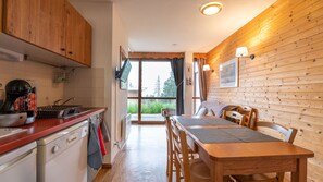 Fridge, microwave, dishwasher, coffee/tea maker