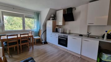 Micro-ondes, four, plaque de cuisson