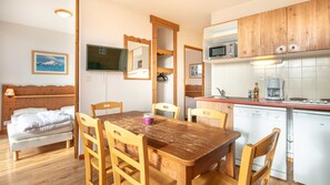 Fridge, microwave, dishwasher, coffee/tea maker