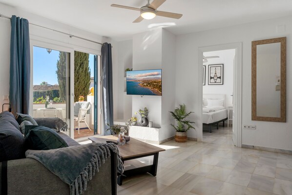 Apartment | 2 bedrooms - Blue Pearl Apartment Old Town Fuengirola Ref 24 by Costarentals - Ref 24 (Mijas)