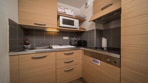 Fridge, microwave, dishwasher, coffee/tea maker